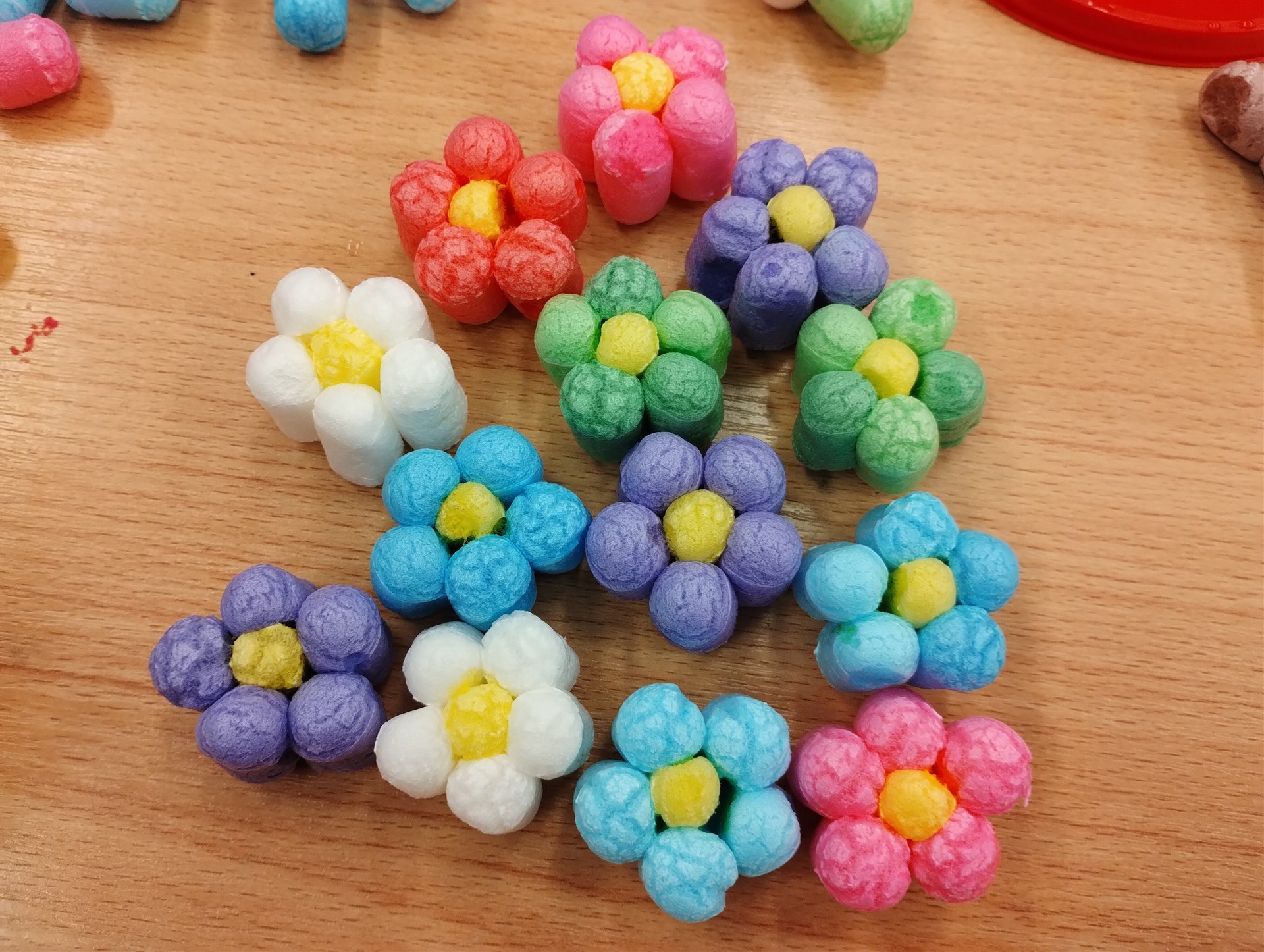 Kostičky lepené vodou