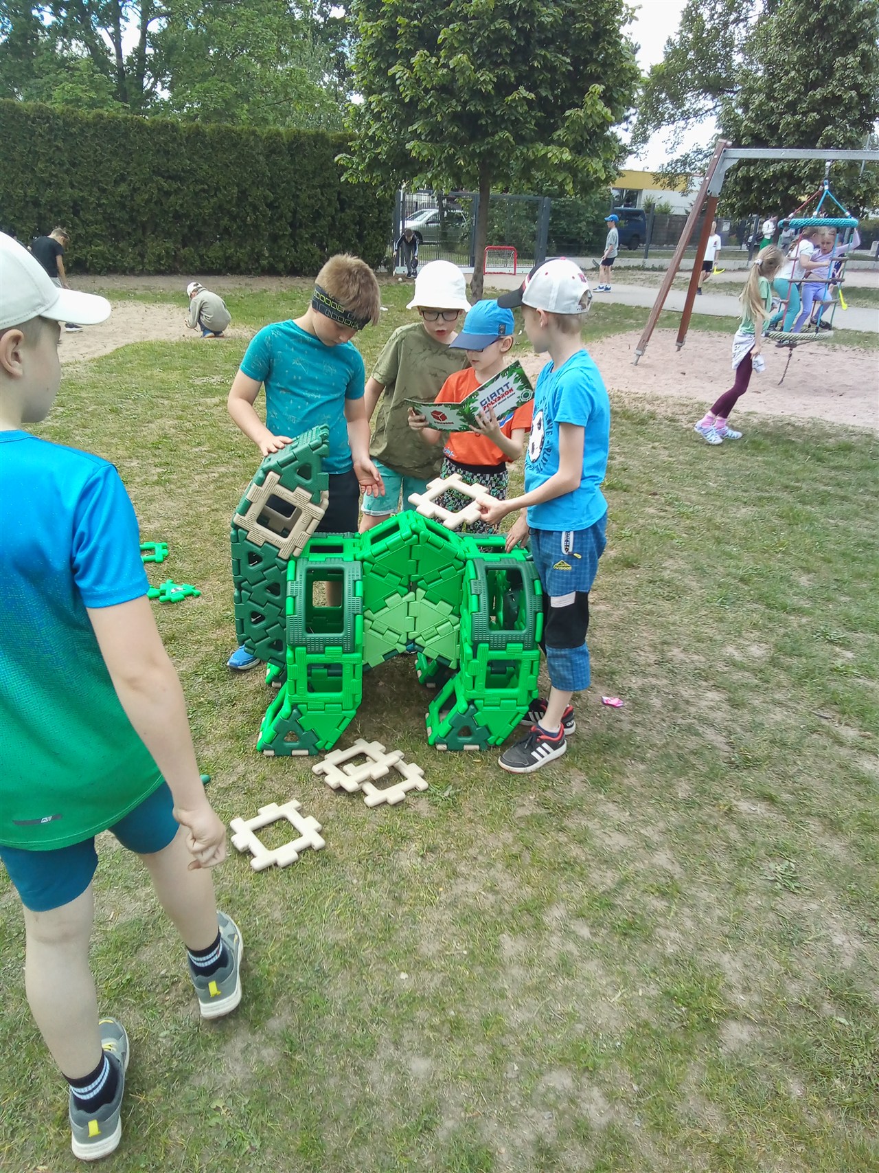 Blížíme se k cíli - dinosaurus 
