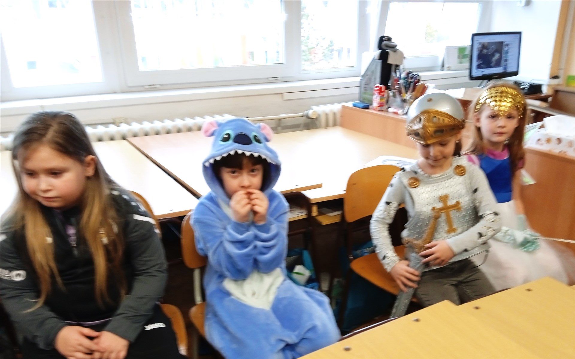Karneval Z pohádky do pohádky - aneb tancujeme, soutěžíme...