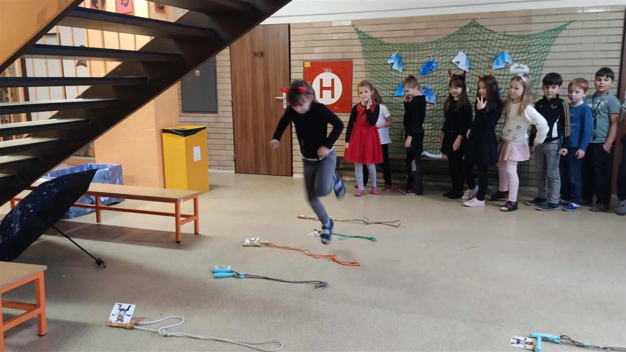 Skákání přes oheň 