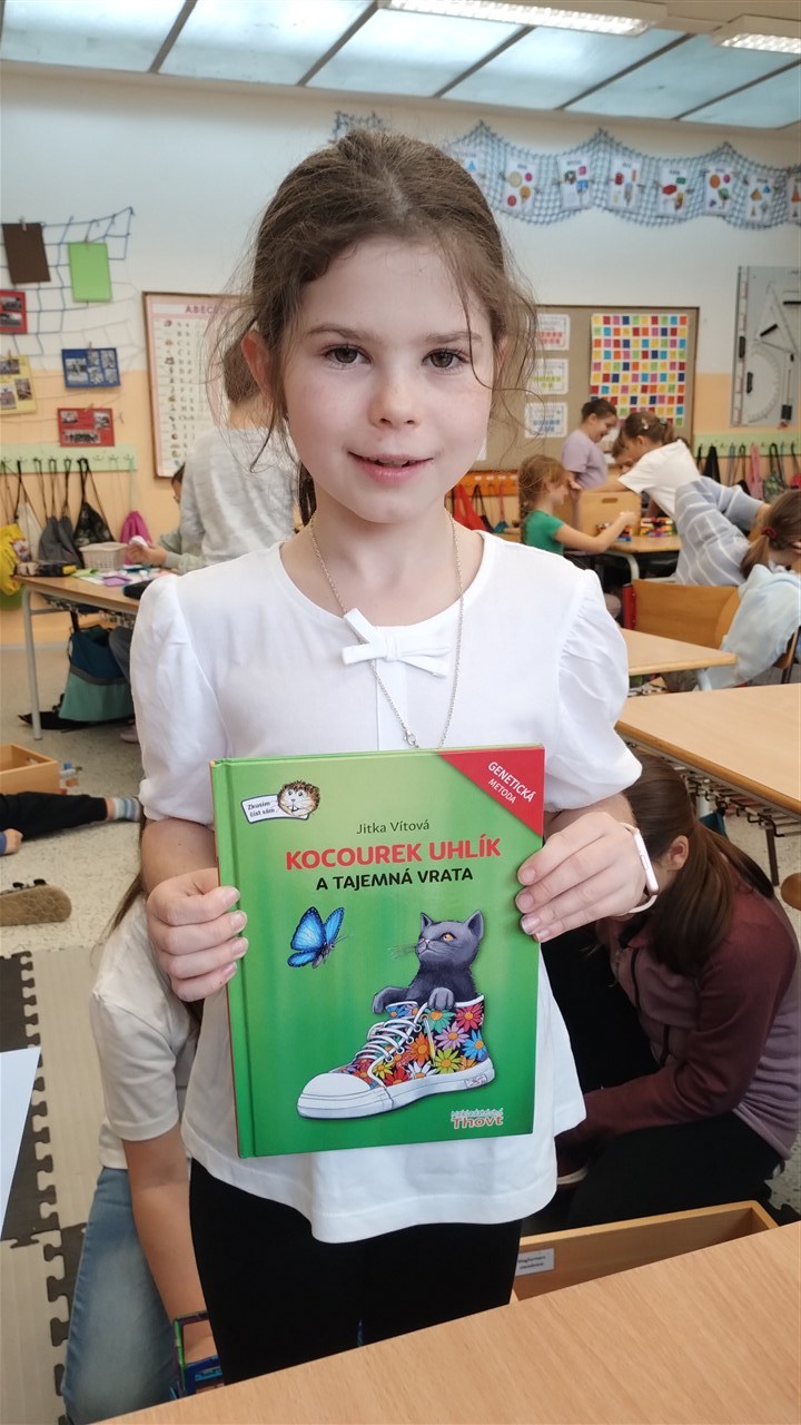 Kocourek Uhlík a tajemná vrata