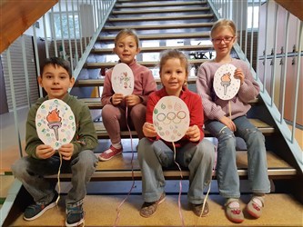 Příprava na Olympijskou párty (balónky, pozvánky, neposedná koulička) - únor