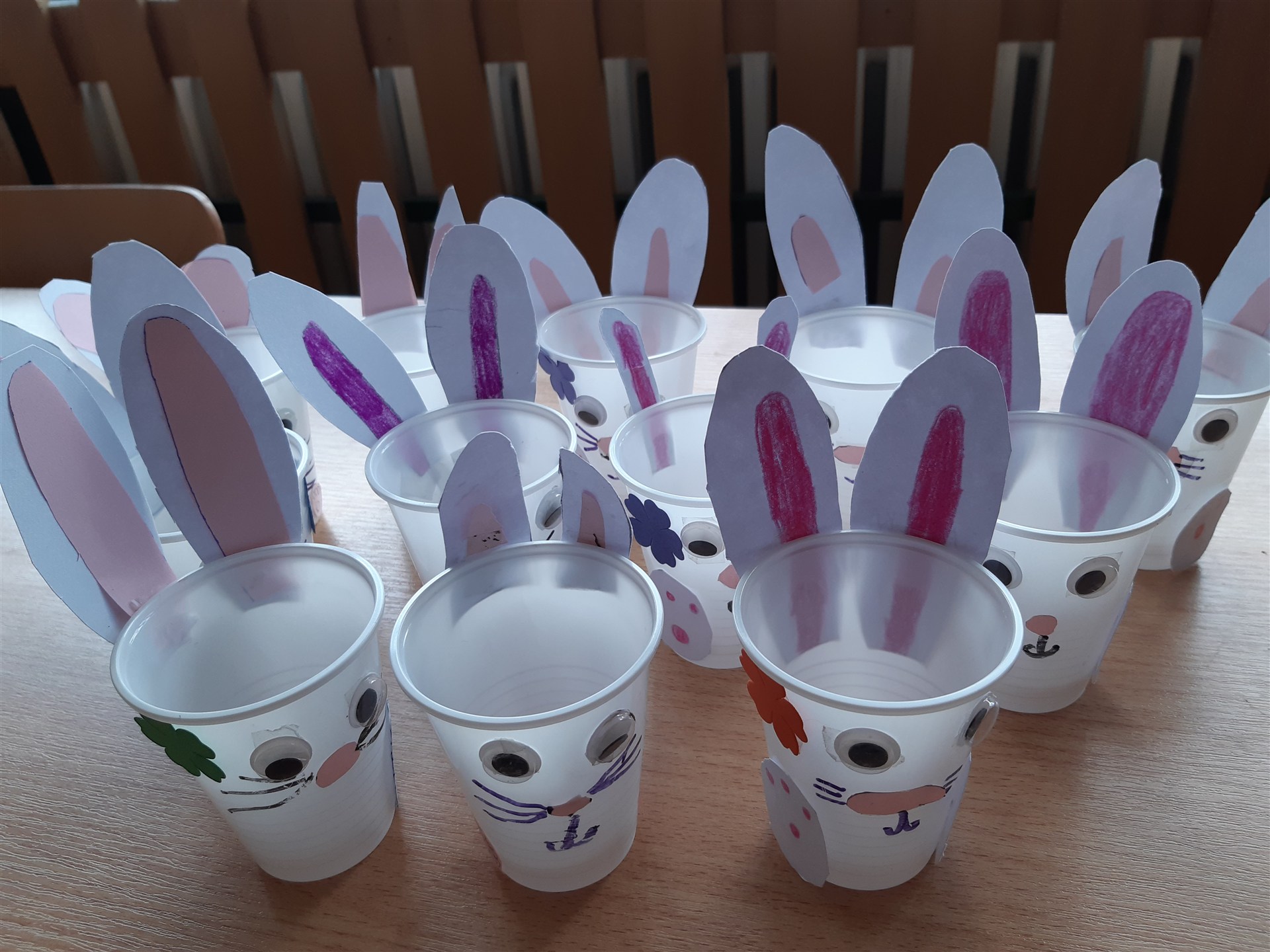 Jarní vyrábění (slunce, mraky, berušky, velikonoční zajíček) - březen